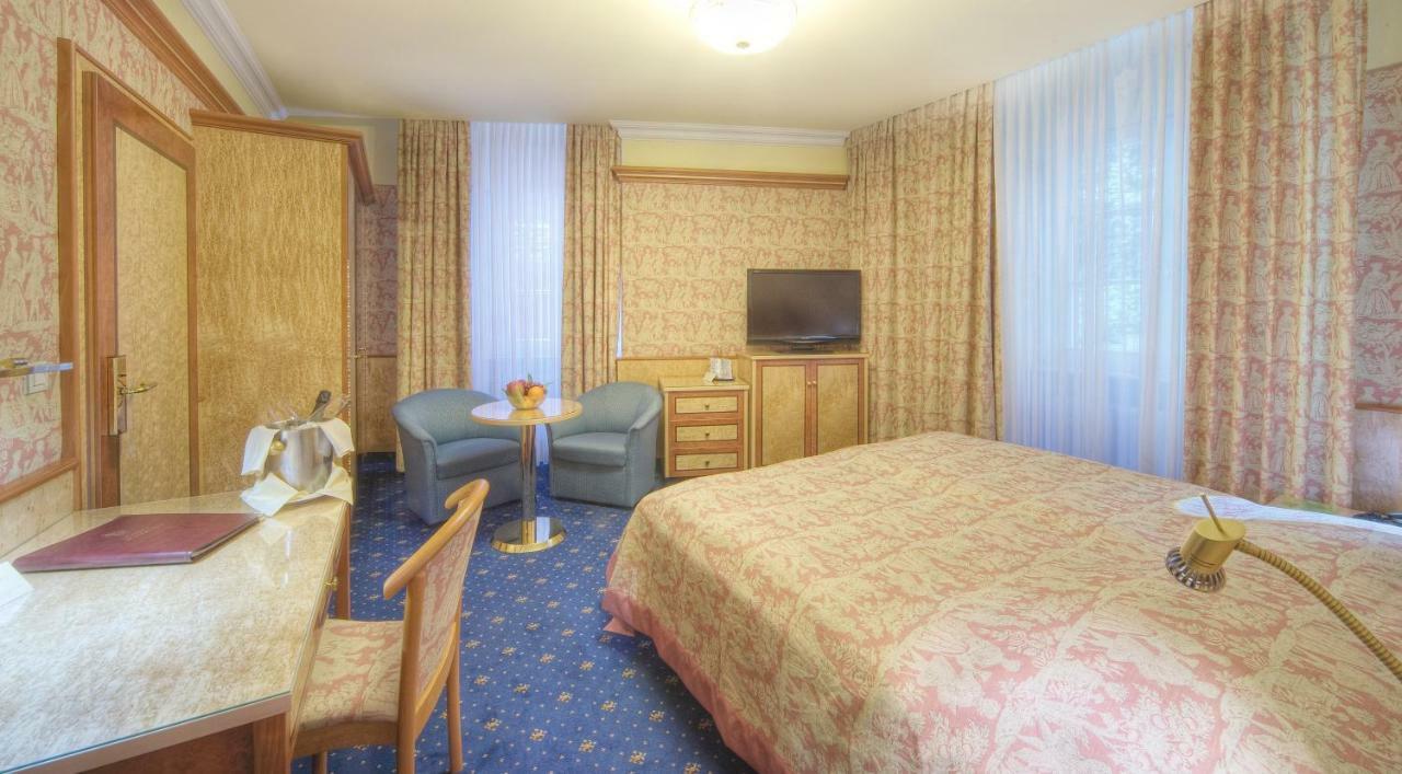 Single Room with Mountain View,813009402:JPEG